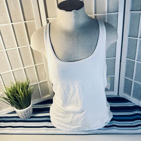 Tank Tops - Picture 11 of 12